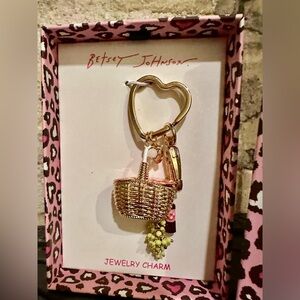 🛍️ Betsey Johnson Openable Gold Picnic Basket Bag Charm or Keychain